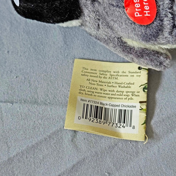 SINGING BIRD, PLAYS REAL BIRD CALLS, BLACK-CAPPED CHICKADEE, 6 L x 4 ½ W x 4 ¾ H - Picture 12 of 13